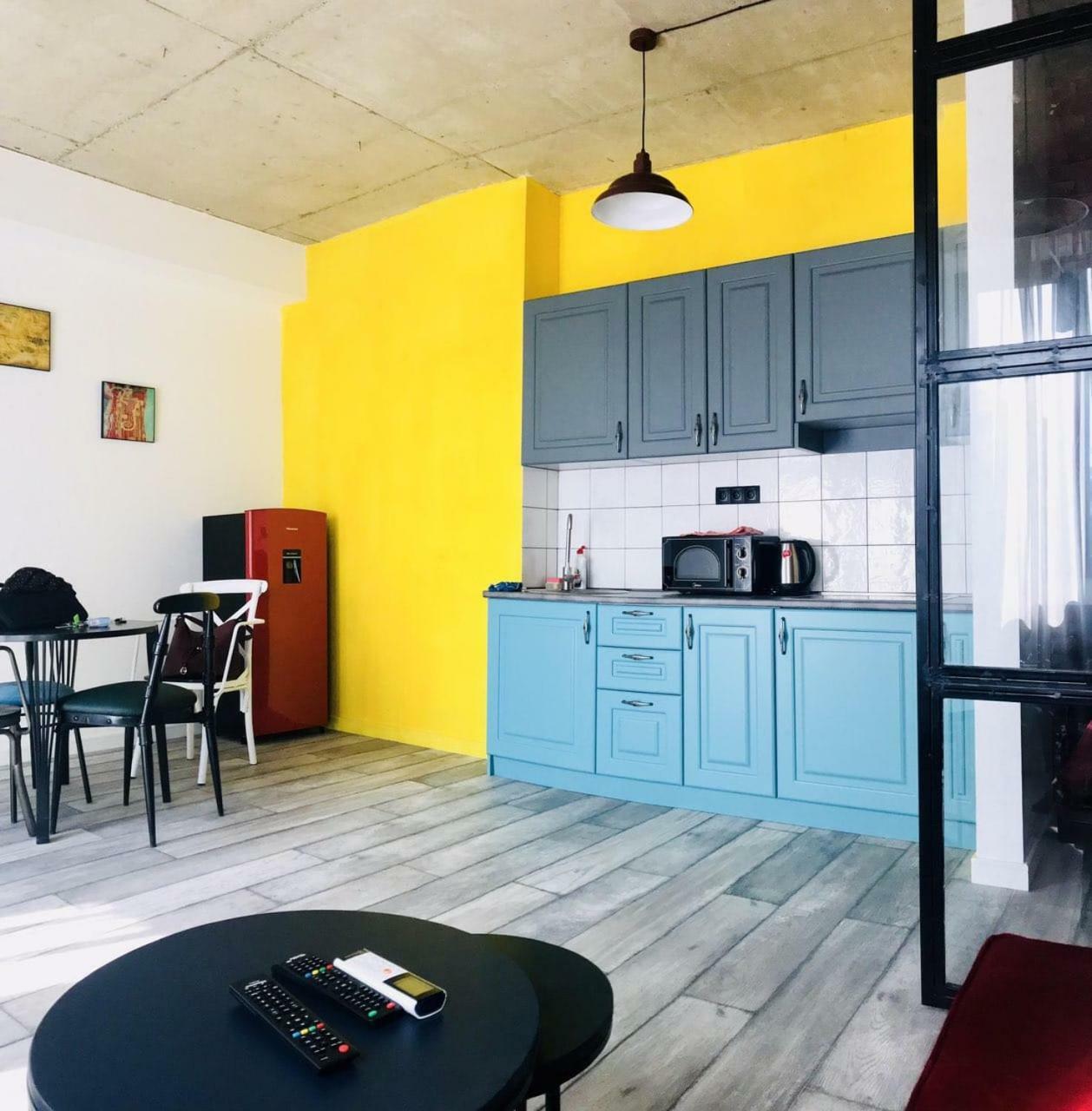 Style Apartments By Happy Place Tbilisi Bagian luar foto