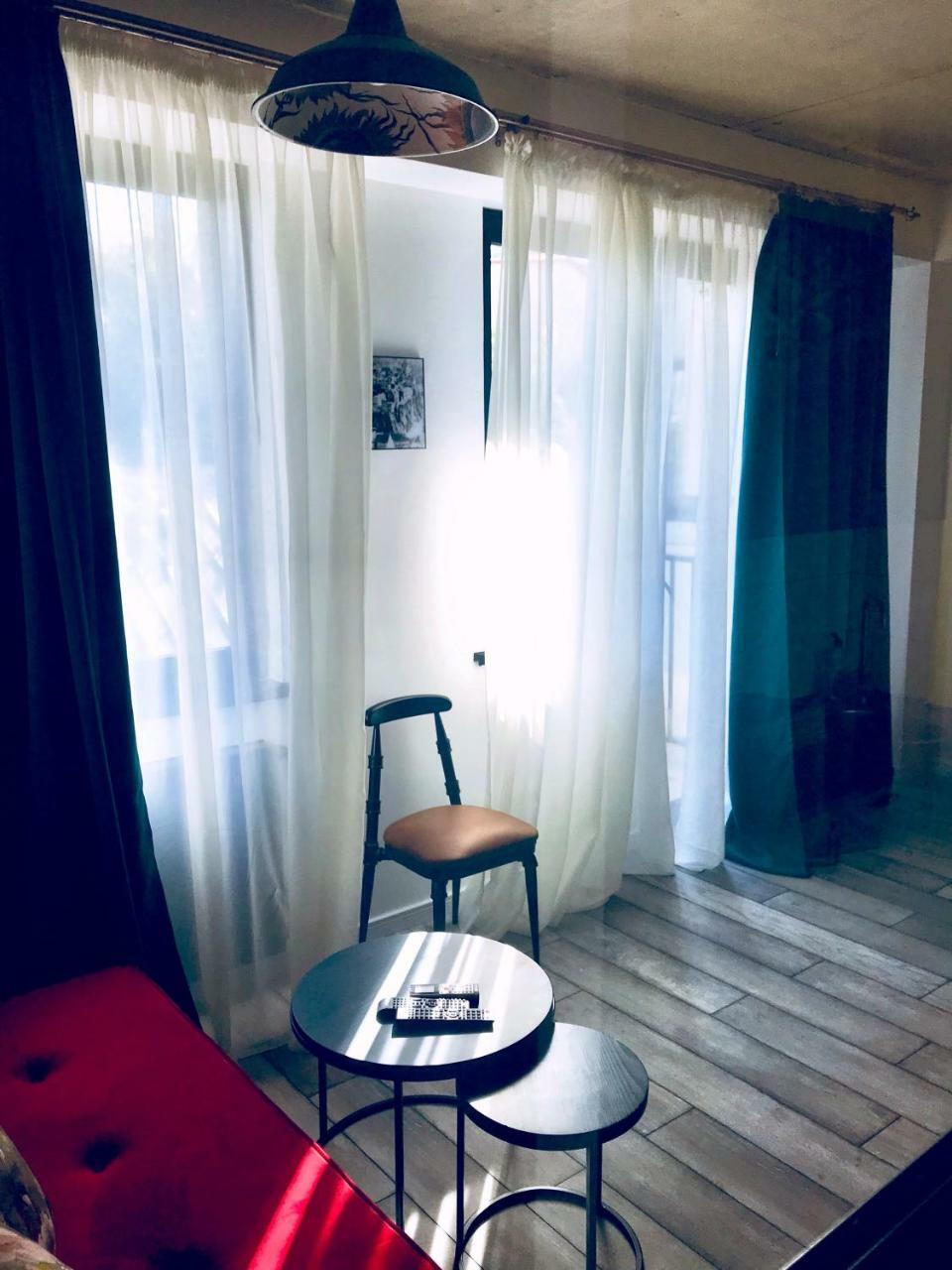 Style Apartments By Happy Place Tbilisi Bagian luar foto